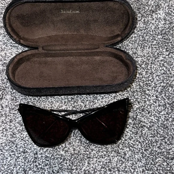 Tom Ford.
Tallulah Cat Eye Sunglasses. Brown. - Picture 5 of 10